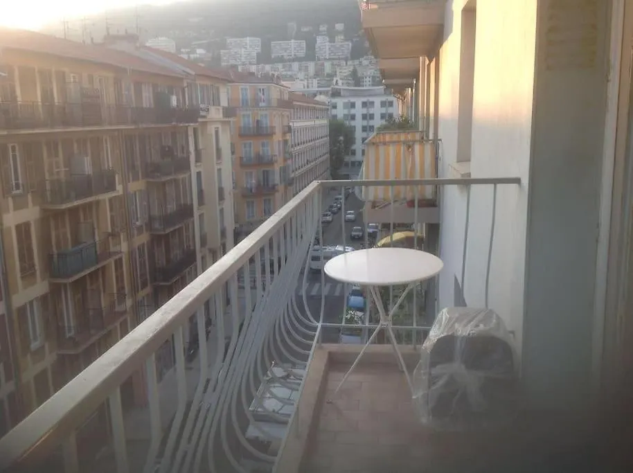 Appartamento Zona Porto A 10 Mn A Piedi Dal Mare Nice